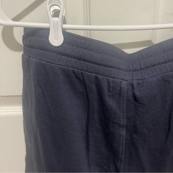 NWT Monrow gym shorts in vintage black size medium with adjustable waist band - Picture 6 of 12